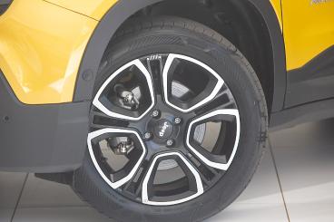 JEEP-AVENGER-274236_2.JPG 