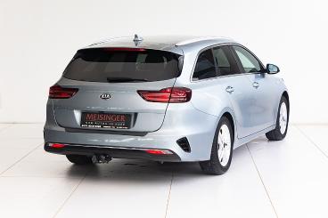 KIA-CEE-D-267805_2.JPG 