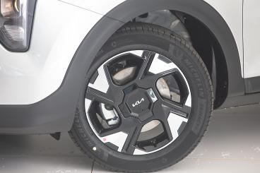 KIA-STONIC-274696_4.JPG 