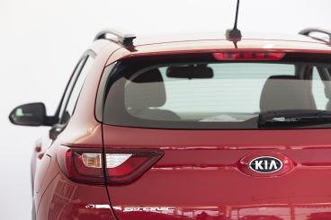 KIA-STONIC-275274_3.JPG 