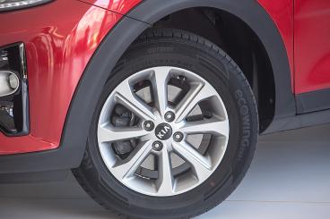 KIA-STONIC-275274_4.JPG 