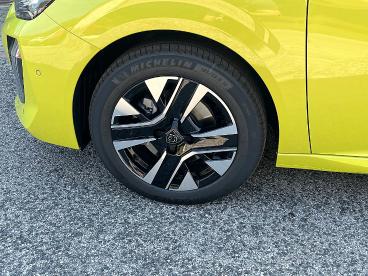 PEUGEOT-208-274353_4.JPG 