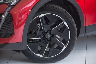 PEUGEOT-408-261558_4.JPG 