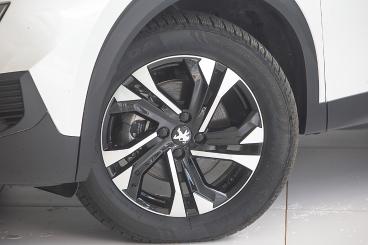 PEUGEOT-E-2008-272304_4.JPG 