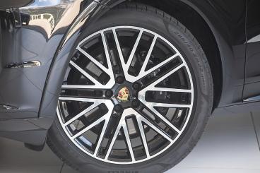 PORSCHE-CAYENNE-279449_4.JPG 