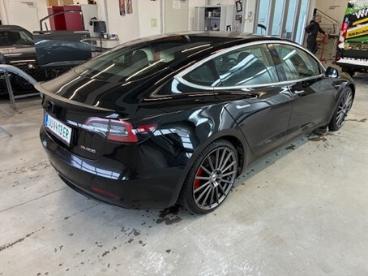 TESLA-MODEL-3-262224_5.JPG 