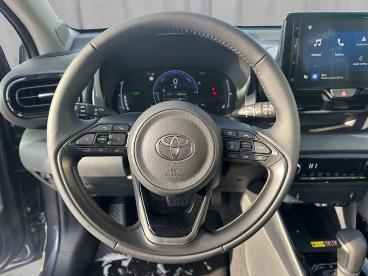 TOYOTA-YARIS-260700_3.JPG 