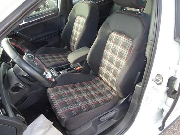 VOLKSWAGEN-GOLF-274580_5.JPG 