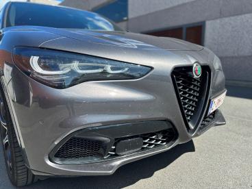 SPOTICAR Alfa Romeo Stelvio Veloce 2.0 Turbo Q4  Automaat *pano Dak*trekhaak* Occasions - Berline Essence Gris - Brugge - 400358020_2