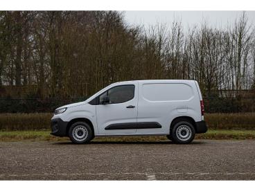 SPOTICAR Citroën Berlingo 100 Pk Mt | 3-zit | Camera | Navi | Dodehoekdet. | Tweedehands - Hatchback Diesel Wit - Turnhout - 1200394238_3