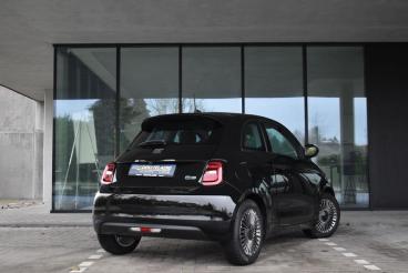 SPOTICAR Fiat 500 Btw Wagen 42 Kw - 117pk *black*navi*camera*dodehoe Occasions - Citadine Electrique Noir - Loppem - 1200370490_2