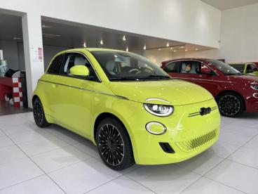 SPOTICAR Fiat 500 E La Prima 3+1 118pk Tweedehands - Citadine Elektrisch Yellow - Turnhout - 1200388283_3