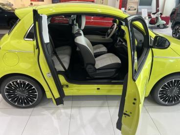 SPOTICAR Fiat 500 E La Prima 3+1 118pk Tweedehands - Citadine Elektrisch Yellow - Turnhout - 1200388283_4