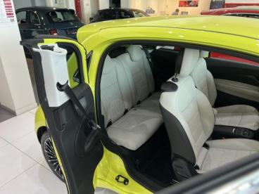SPOTICAR Fiat 500 E La Prima 3+1 118pk Tweedehands - Citadine Elektrisch Yellow - Turnhout - 1200388283_5