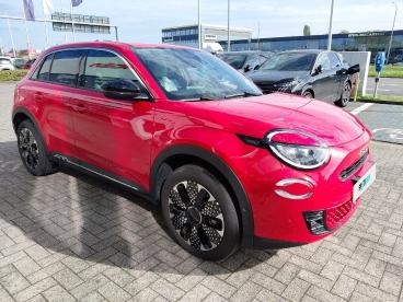 SPOTICAR Fiat 600 1 1.2 Hybrid 136cv Dct La Prima Occasions - Hatchback Essence Rood - Wilrijk - 1200395654_3