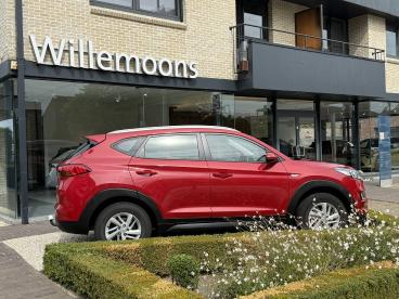SPOTICAR Hyundai Tucson Feel 1.6 Gdi 132pk *alu Velgen*parkeersensoren Ach Occasions - Suv Essence Rood - Laakdal - 1200389549_2