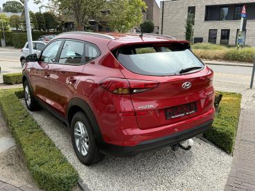 SPOTICAR Hyundai Tucson Feel 1.6 Gdi 132pk *alu Velgen*parkeersensoren Ach Occasions - Suv Essence Rood - Laakdal - 1200389549_3