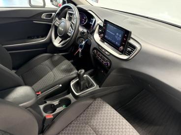 SPOTICAR Kia Ceed Cee-d Camera - Carplay Tweedehands - Berline Benzine White - Awans - 1200363099_2