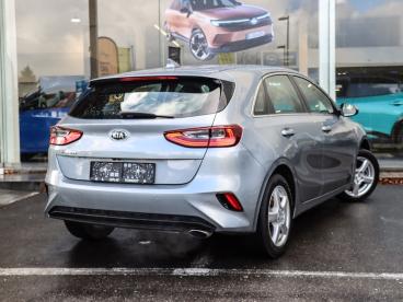 SPOTICAR Kia Ceed Cee-d Occasions - Berline Essence Gris - Torhout - 400365481_4