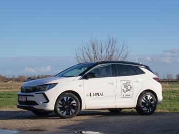 SPOTICAR Opel Grandland 1.6t 180pk|plug-in Hybride|demo|leder|bussines Ele Tweedehands - Suv Hybrid Blanc - Oostende - 400357790_3
