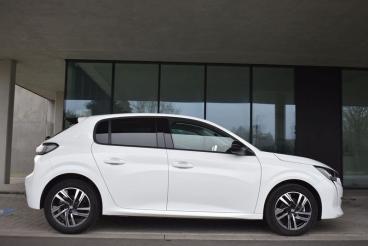 SPOTICAR Peugeot 208 1.2turbo S&s Allure Eat8 *navi*parkeersensoren*cru Tweedehands - Citadine Benzine Blanc - Loppem - 1200373645_3