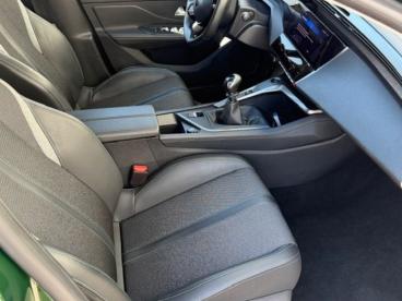 SPOTICAR Peugeot 308 *gps*camera*key Less Go* 1.2 Benz 130 Pk Allure Pa Tweedehands - Berline Benzine Vert - Oostende - 1200373802_2