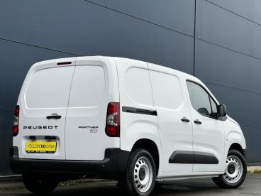 SPOTICAR Peugeot Partner Light Standard / Eat8 / 130ch Tweedehands -  Diesel White - Rochefort - 1200365270_4