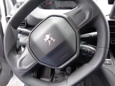 SPOTICAR Peugeot Partner 1.5hdi 3pl - Clim - Attelage Occasions - Utilitaire Diesel White - Somzee - 1200389369_4