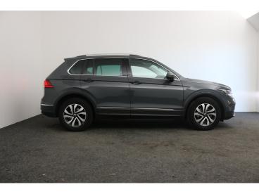 SPOTICAR Volkswagen Tiguan 2.0d Automaat Active *dab*gps*carplay*camera Achte Occasions - Suv Diesel Gris - Roeselare - 400367063_3