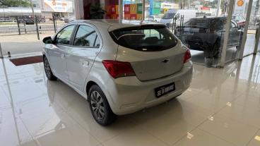 SPOTICAR Chevrolet Onix 1.0 Flex Manual Usada - Hatch Flex Prata - Guarapari - 500046218_4