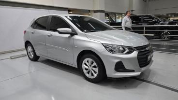 SPOTICAR Chevrolet Onix 1.0 Flex Manual Usada - Hatch Flex Prata - Campinas - 500046328_4