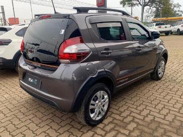 SPOTICAR Fiat Mobi 1.0 Evo Flex Trekking Manual Usada - Hatch Flex Cinza - Canoas - 500027218_4