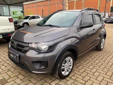 SPOTICAR Fiat Mobi 1.0 Evo Flex Trekking Manual Usada - Hatch Flex Cinza - Porto Alegre - 500027221_1