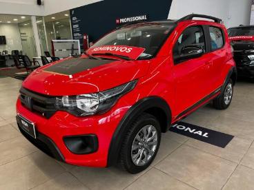 SPOTICAR Fiat Mobi 1.0 Evo Flex Trekking Manual Usada - Hatch Flex Vermelho - Porto Alegre - 500028791_1