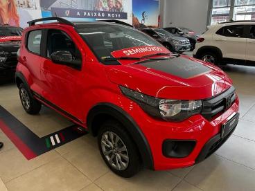 SPOTICAR Fiat Mobi 1.0 Evo Flex Trekking Manual Usada - Hatch Flex Vermelho - Porto Alegre - 500028821_3