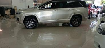 SPOTICAR Jeep Commander 2.0 Td380 Turbo Diesel Overland At9 Usada - Suv Diesel Dourado - Curitiba - 500022103_5