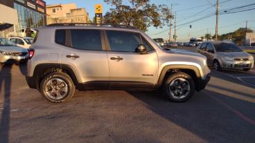 SPOTICAR Jeep Renegade 1.8 16v Flex 4p Automatico Usada - Suv Flex Prata - Curitiba - 500022611_1