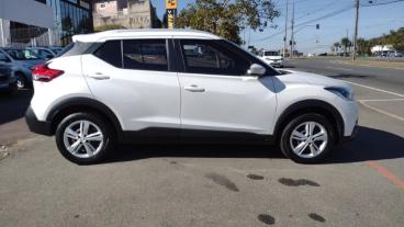 SPOTICAR Nissan Kicks 1.6 16v Flexstart S Direct 4p Xtronic Usada - Suv Flex Branco - Curitiba - 500022613_1