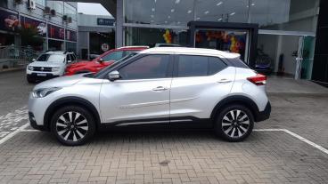 SPOTICAR Nissan Kicks 1.6 16v Flexstart Sl 4p Xtronic Usada - Suv Flex Prata - Blumenau - 500024599_1