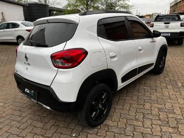 SPOTICAR Renault Kwid 1.0 12v Sce Flex Outsider Manual Usada - Hatch Flex Branco - Porto Alegre - 500028903_4