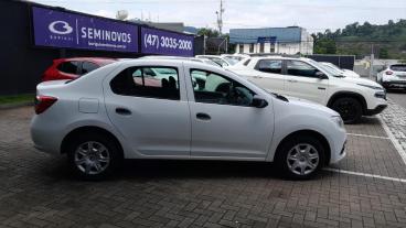 SPOTICAR Renault Logan 1.0 12v Sce Flex Life Manual Usada - Sedan Flex Branco - Blumenau - 500022186_1