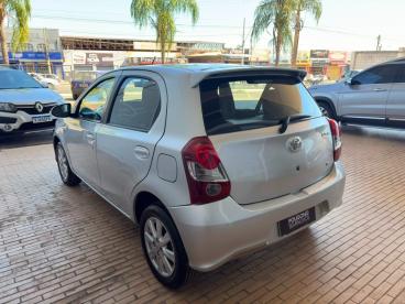 SPOTICAR Toyota Etios 1.5 X Plus 16v Flex 4p Manual Usada - Hatch Flex Prata - Montes Claros - 500047628_5