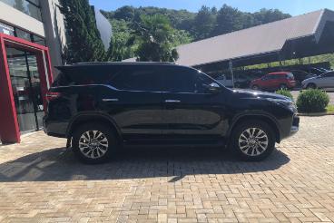SPOTICAR Toyota Hilux 2.8 D-4d Turbo Diesel Cd Gr-s 4x4 Automatico Usada - Picape Diesel Preto - Joacaba - 500044514_3
