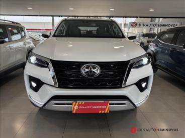 SPOTICAR Toyota Hilux 2.8 D-4d Turbo Diesel Srx 7l 4x4 Automatico Usada - Picape Diesel Branco - Ipatinga - 500046396_2