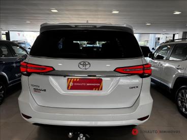 SPOTICAR Toyota Hilux 2.8 D-4d Turbo Diesel Srx 7l 4x4 Automatico Usada - Picape Diesel Branco - Ipatinga - 500046396_5