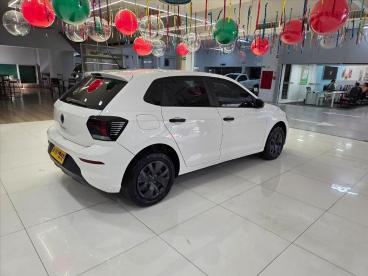 SPOTICAR Volkswagen Polo 1.0 Mpi Track Manual Usada - Picape Flex Branco - Santos - 500047544_5