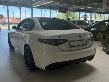 SPOTICAR Alfa Romeo Giulia 2.2 Diesel Tributo Italiano Q4 - Leder+rfk+totw Gebraucht - Limousine Diesel Weiß - Chemnitz - 801147313_3