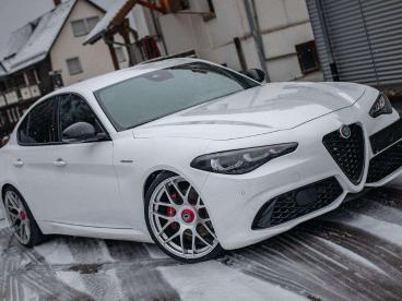 ALFA ROMEO CERTIFIED Alfa Romeo Giulia Veloce My24 2.0 Q4 Vom Ar Vertragshandler Gebraucht - Limousine Benzin Weiß - Moenchweiler - 1186033_2