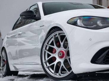 ALFA ROMEO CERTIFIED Alfa Romeo Giulia Veloce My24 2.0 Q4 Vom Ar Vertragshandler Gebraucht - Limousine Benzin Weiß - Moenchweiler - 1186033_3