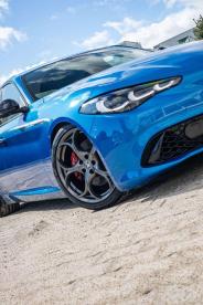 ALFA ROMEO CERTIFIED Alfa Romeo Giulia Competizione My23 2.0 Q4 Vom Ar Vertragsh Gebraucht - Limousine Benzin Hellblau - Moenchweiler - 1192441_3